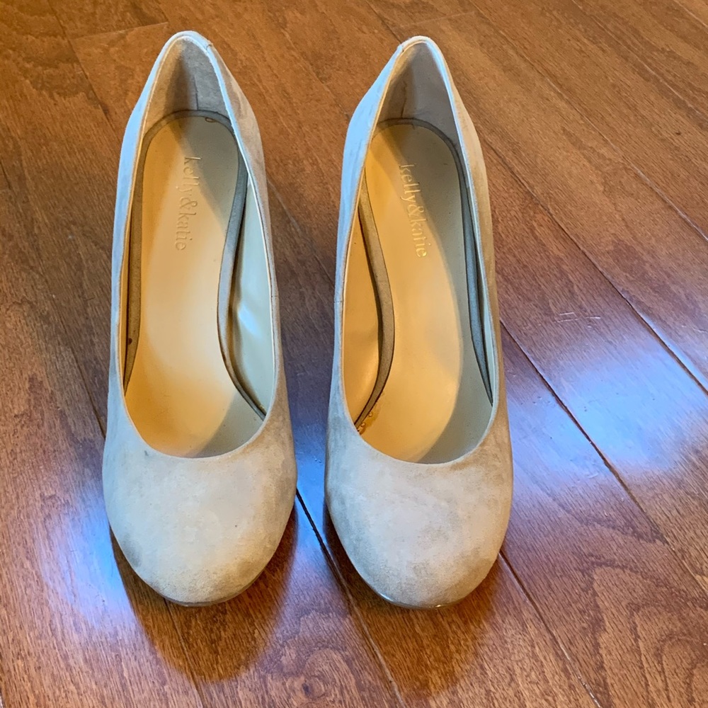 Like NEW Tan, suede heels